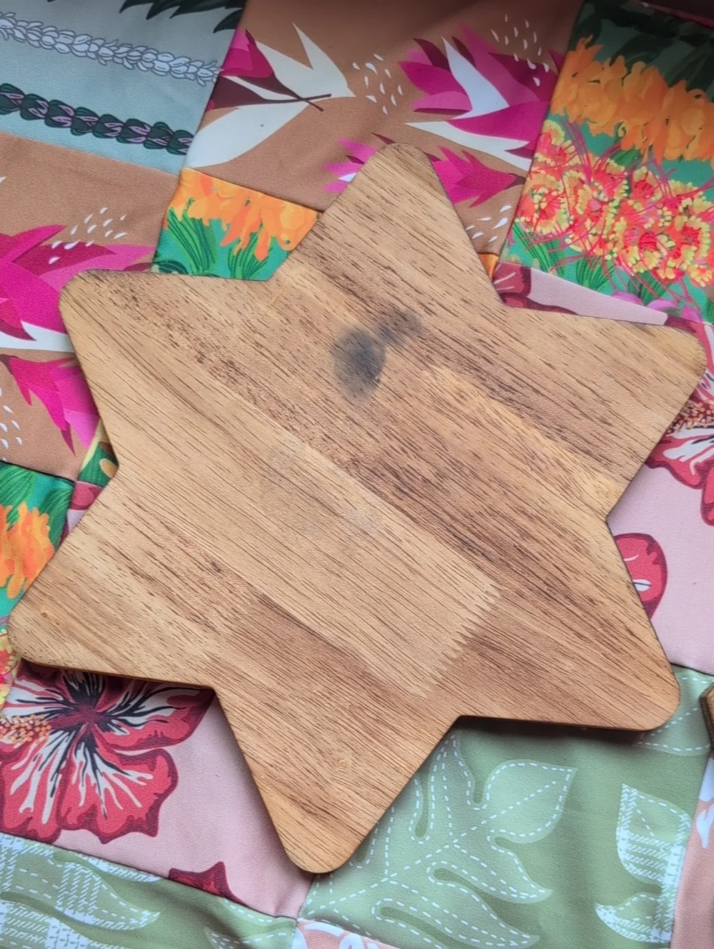 Wooden star trinket tray 📤 and crystal 🔮 cluster table art decor